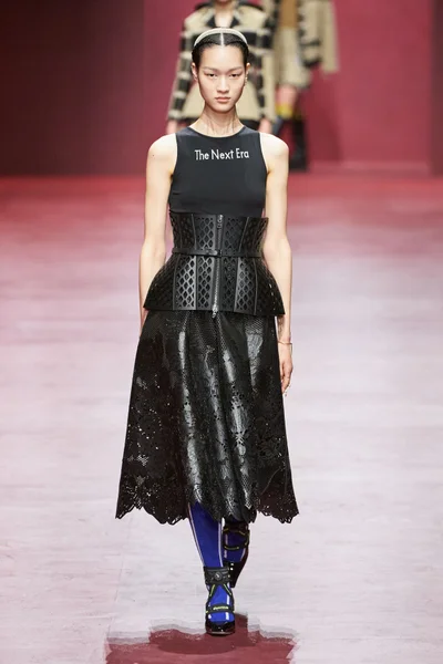 Look 26